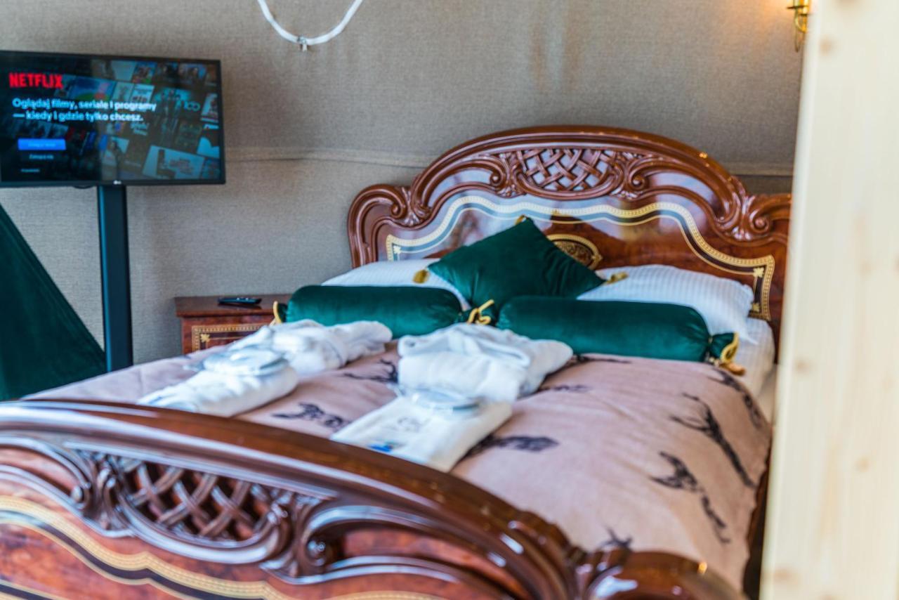 Отель Glamp Royal Бялы-Дунаец Экстерьер фото