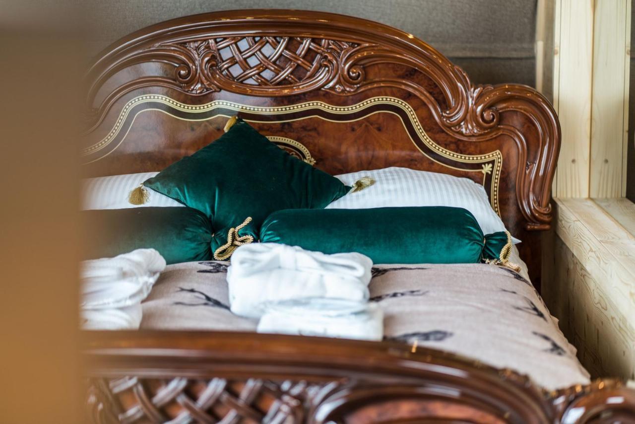 Отель Glamp Royal Бялы-Дунаец Экстерьер фото